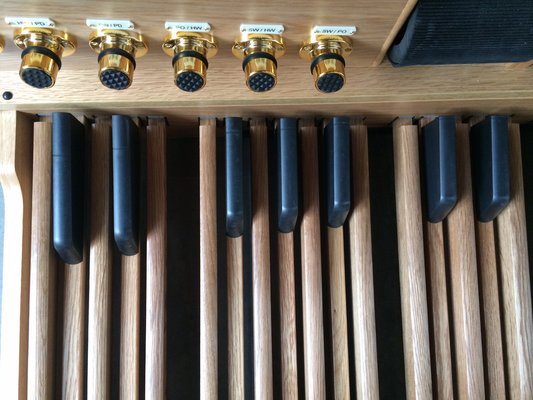 Pistons zum Aktivieren der Spielhilfen Pistons zum Aktivieren der Spielhilfen