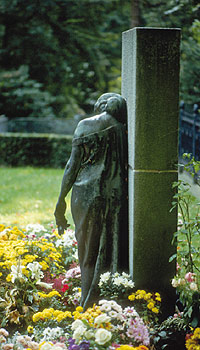 Grabm,al auf dem Friedhof